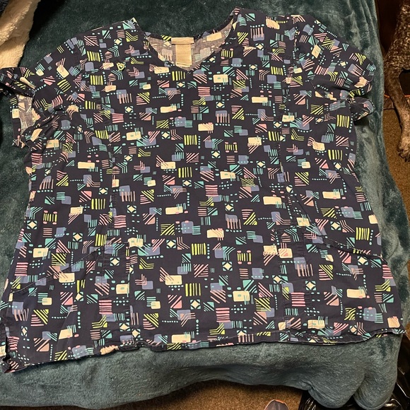 Scrub Top - Picture 2 of 5